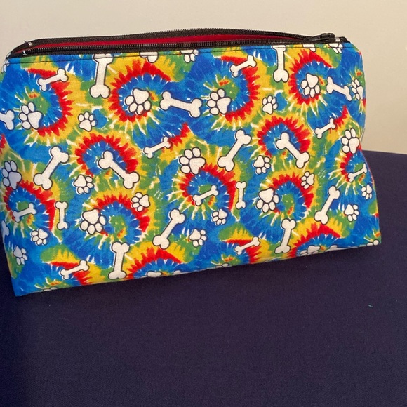 Dog themed zippered/lined makeup bag - Picture 1 of 3